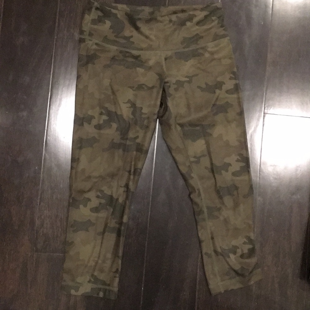 Camo LULULEMON cropped pants